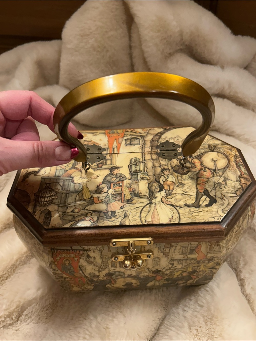 Vintage bohemian wooden purse in excellent condition.